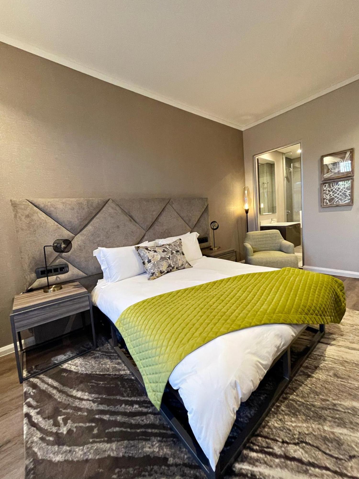 Menlyn Maine Luxury Rentals พริทอเรีย ภายนอก รูปภาพ